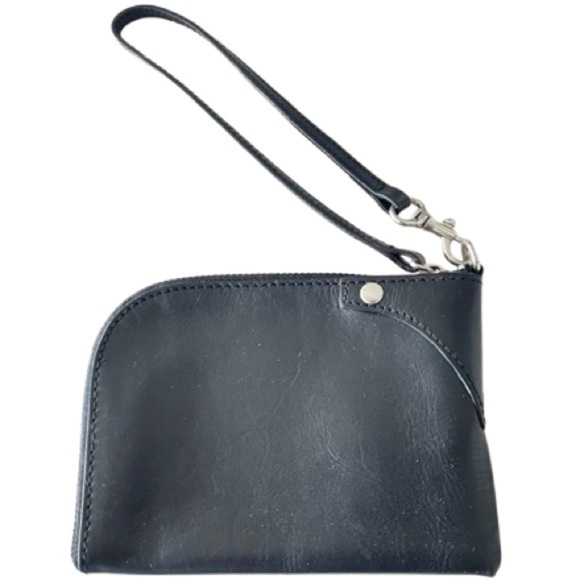 GAP BLACK LEATHER ZIPPED CLOSURE WRISTLET - Picture 10 of 10